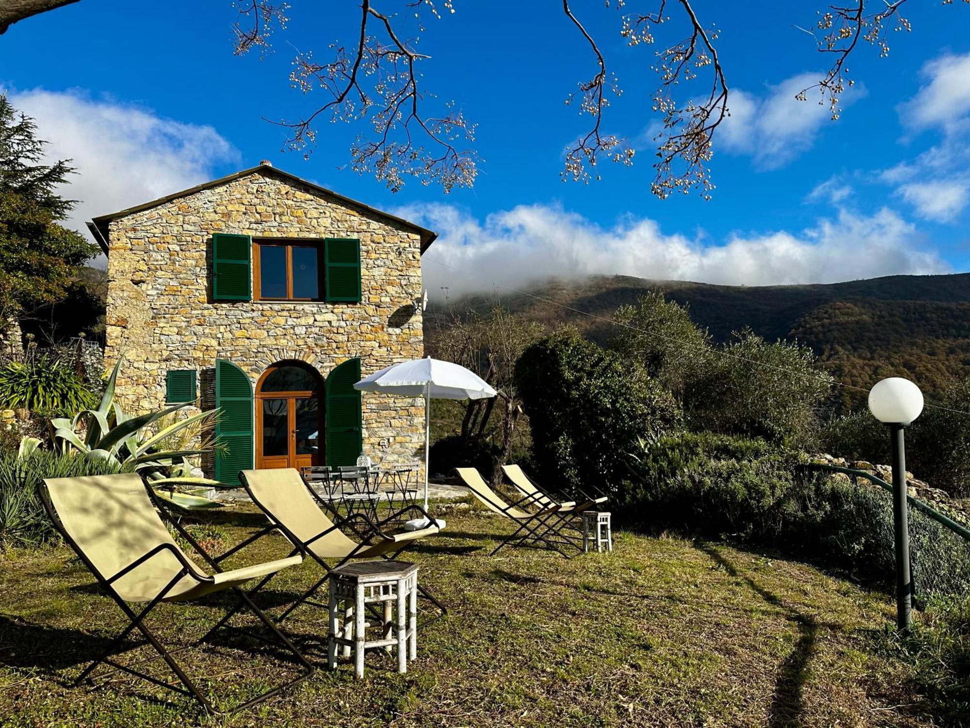 Panoramic Rural House With Garden